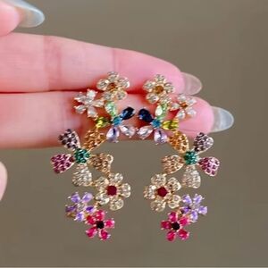 🌺 NEW Floral Multicolor Crystal Earrings 🌺